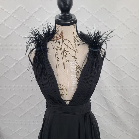 Mac Duggal 68113 black plunge faux ostrich feather A-line gown Size 4 Formal - Picture 5 of 15